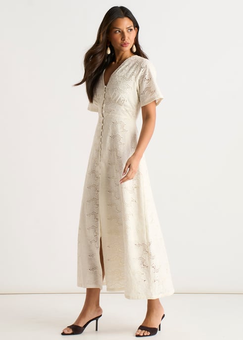 Vestido midi blanco de encaje con botones - Image 3