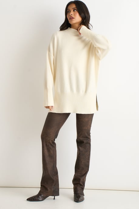 Jersey de punto oversize de cuello alto en color blanco roto - Image 3