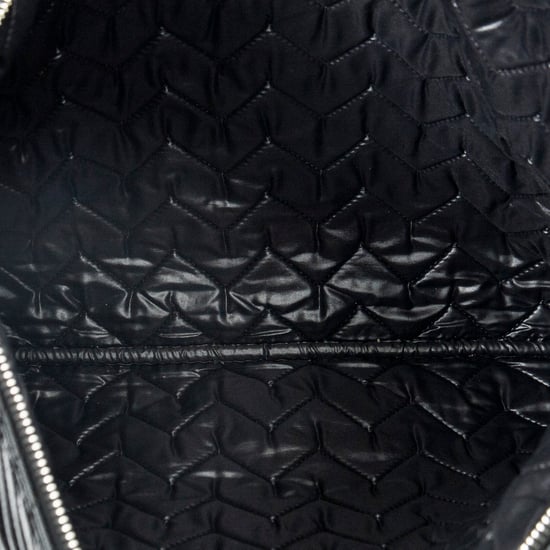 Chanel Large Chevron O-Case Zip  en Negro Cuero de ternero - Image 3