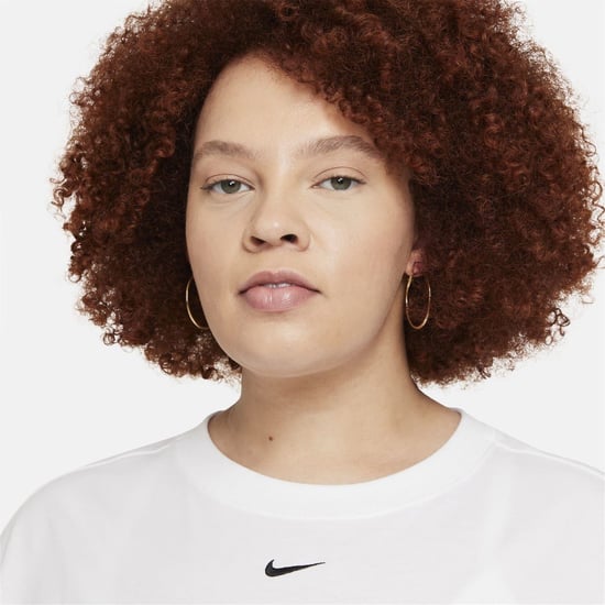 Camiseta de mujer Nike Essential de corte regular con cuello redondo en blanco/negro - Image 3