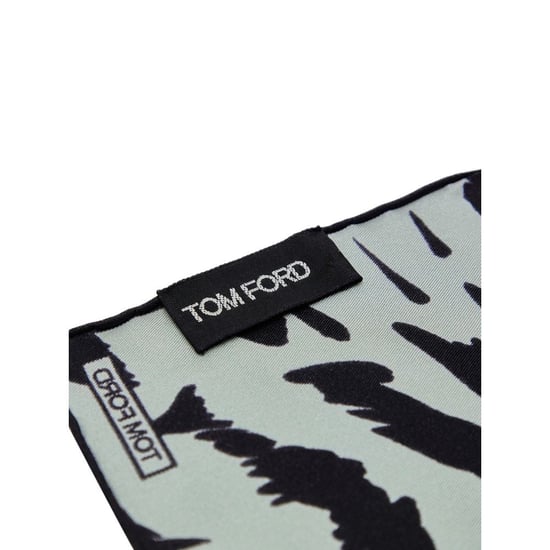 Pañuelo de bolsillo de seda gris Tom Ford - Image 2