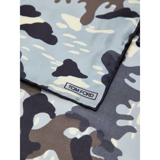 Pañuelo de bolsillo de seda gris Tom Ford - Image 2