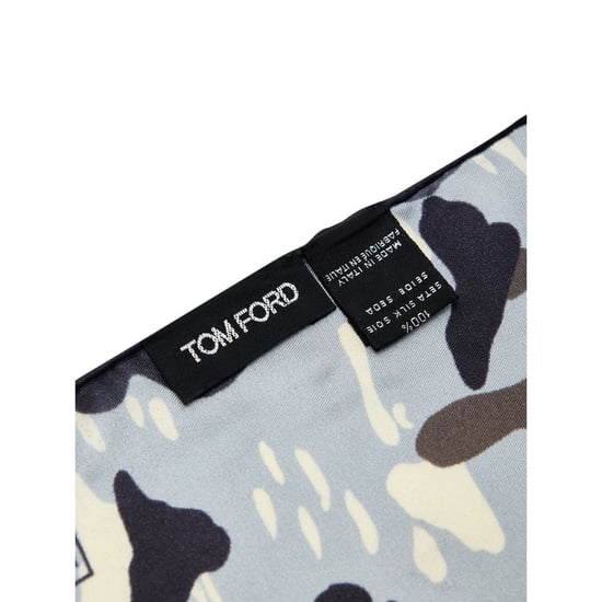 Pañuelo de bolsillo de seda gris Tom Ford - Image 3