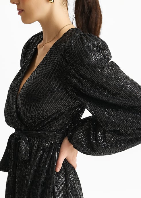 Vestido mini negro con escote en V, lentejuelas y cinturón - Image 3