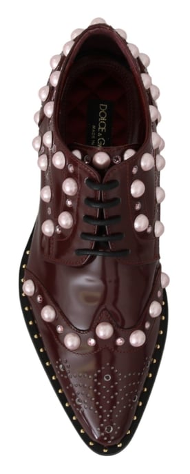 Zapatos Formales de Piel Burdeos con Perlas de Cristal de Dolce & Gabbana - Image 2