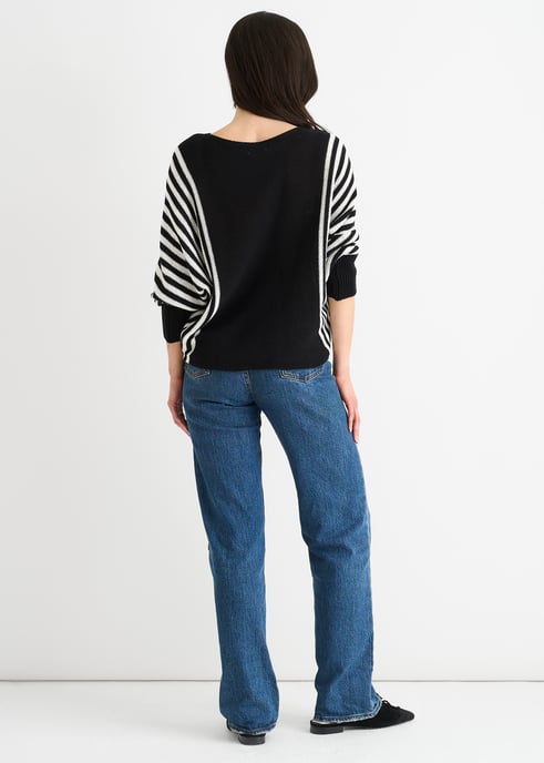 Jersey con mangas de murciélago y estampado de rayas negras de algodón - Image 4