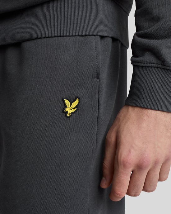 Pantalones cortos de chandal lisos en gris metalizado de Lyle & Scott - Image 4
