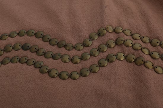 Suéter de algodón marrón con tachuelas de John Galliano - Image 6