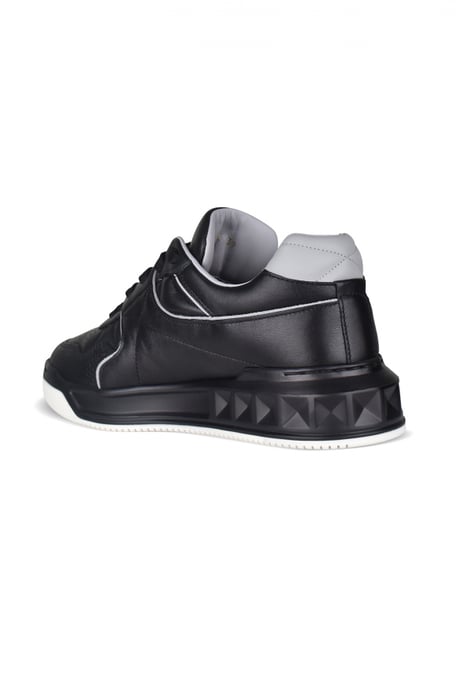 Valentino Garavani Sneakers One Stud Negro - Image 3