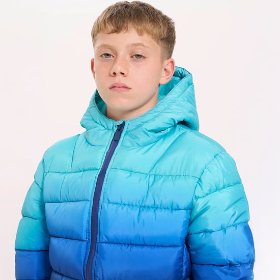 Chaqueta acolchada para niños con capucha en azul océano degradado - Image 5