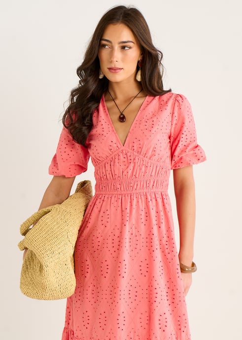Vestido de encaje con escote en V y bordados en color coral - Image 2