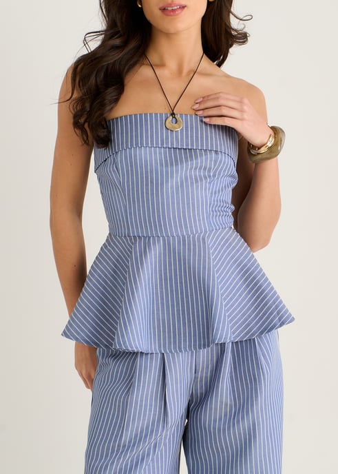 Top azul con rayas Bardot y volantes - Image 2