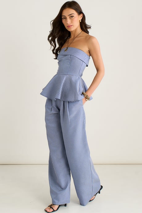 Top azul con rayas Bardot y volantes - Image 3