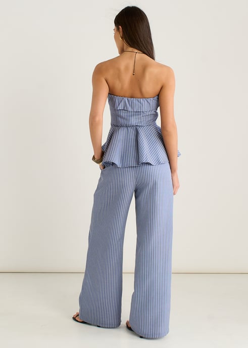 Top azul con rayas Bardot y volantes - Image 4