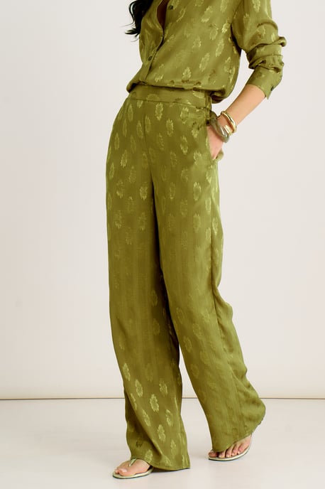 Pantalones de jacquard de satén con estampado floral en color caqui - Image 2