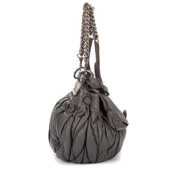 Miu Miu Coffer Flap Hobo en gris Cuero de ternero - Image 4