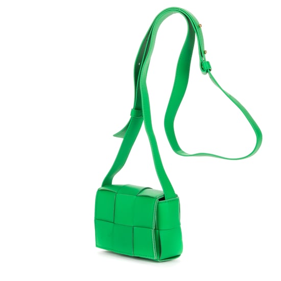 Bottega Veneta Micro Candy Cassette Crossbody Micro en verde Cuero de ternero - Image 2