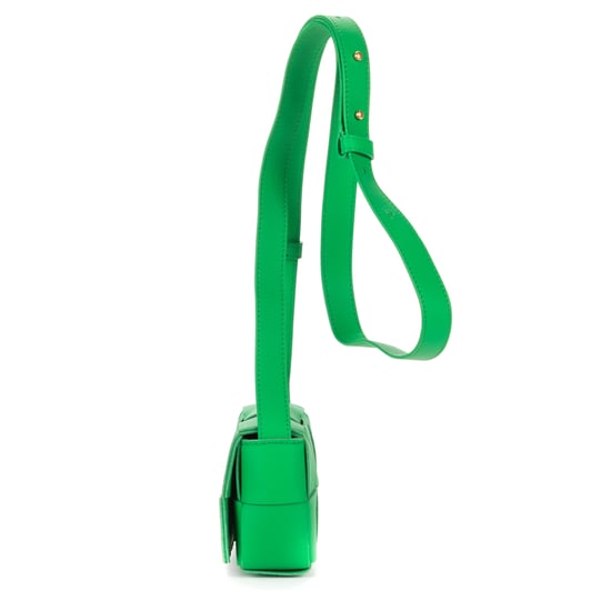 Bottega Veneta Micro Candy Cassette Crossbody Micro en verde Cuero de ternero - Image 3