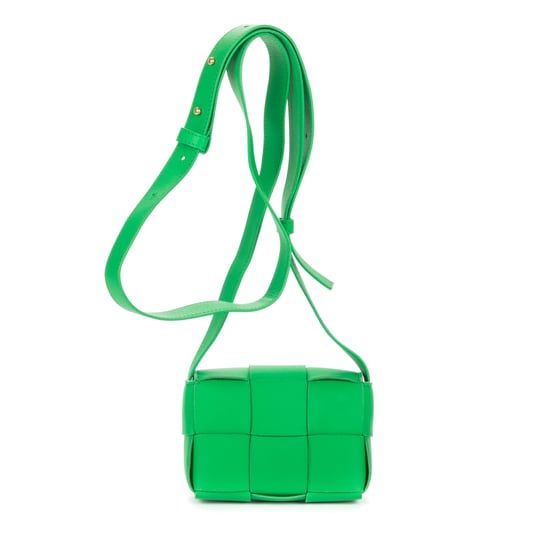 Bottega Veneta Micro Candy Cassette Crossbody Micro en verde Cuero de ternero - Image 5