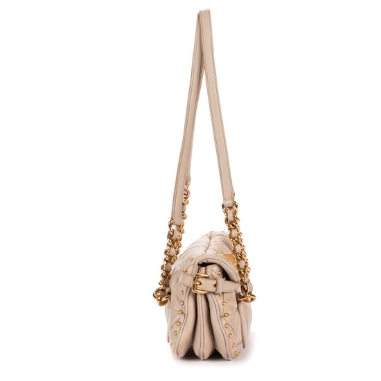 Miu Miu Turn Lock Studded Flap en beige Cuero de ternero - Image 4