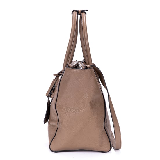 Prada Square Flat Crossbody en beige Cuero de ternero - Image 3