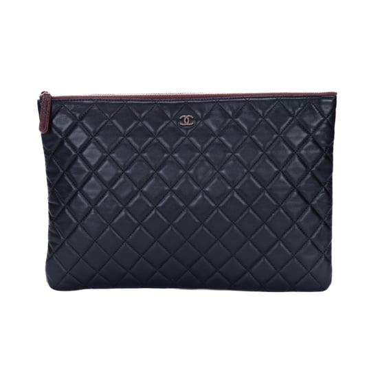 Chanel Large O Case Clutch Large en negro Cuero de becerro - Image 1