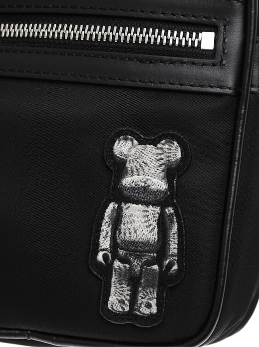 Bolso bandolera BEARBRICK de nailon con detalles de piel en negro - Image 5
