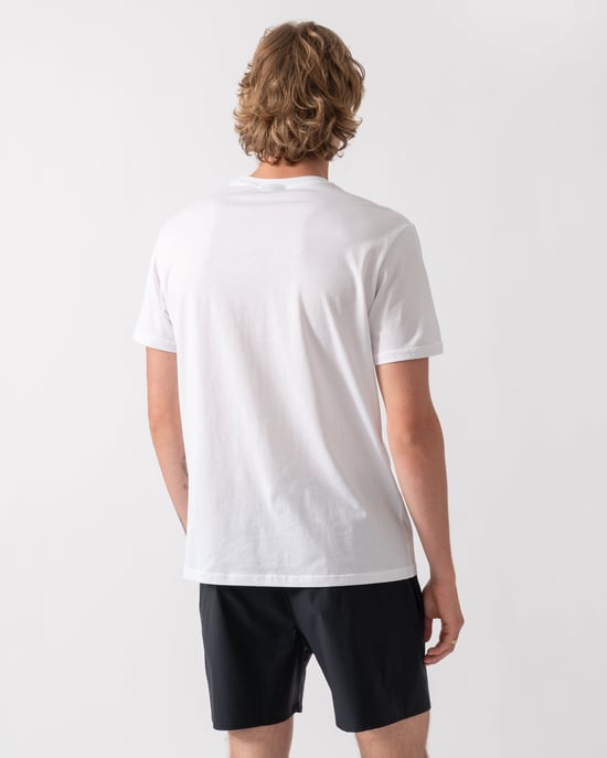Camiseta Blanca con Detalle de Logo de Playa - Image 2