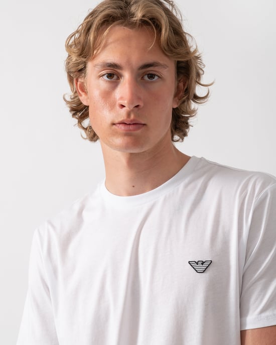 Camiseta Blanca con Detalle de Logo de Playa - Image 3