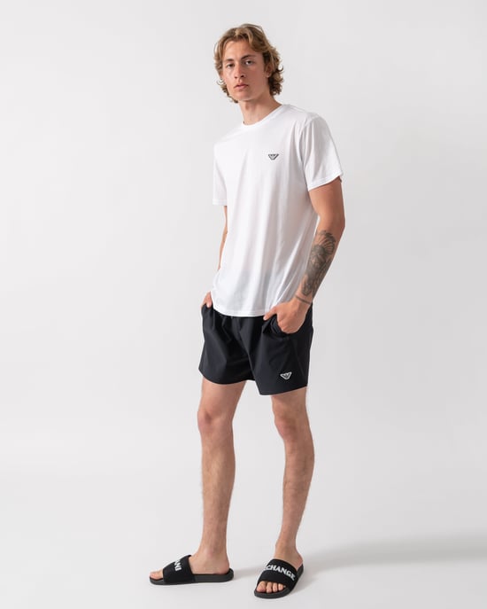 Camiseta Blanca con Detalle de Logo de Playa - Image 4