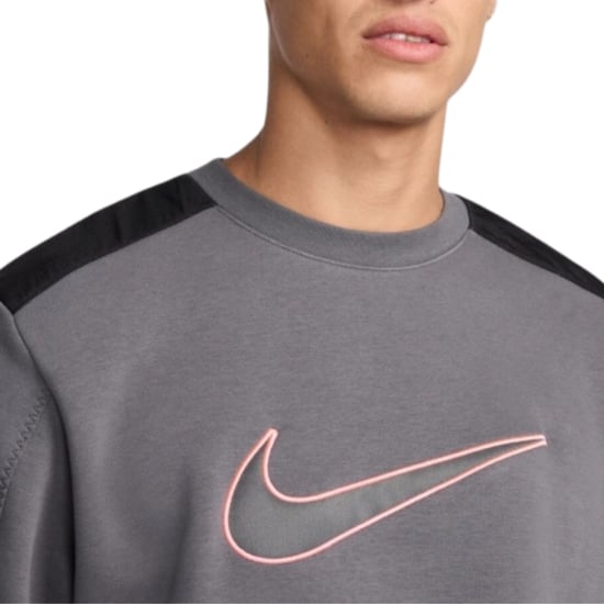 Suéter Gris Con El Logotipo Grande Del Swoosh De Nike - Image 3
