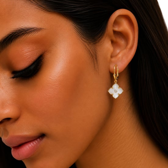 Pendientes de Plata para Mujer con Baño de Oro, Diseño de Trébol, Perla Sintética y Circonita CÚBICA BIPE080 - Image 3