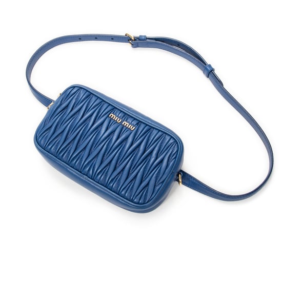 Miu Miu Small Belt Bag en azul Cuero de ternero - Image 1