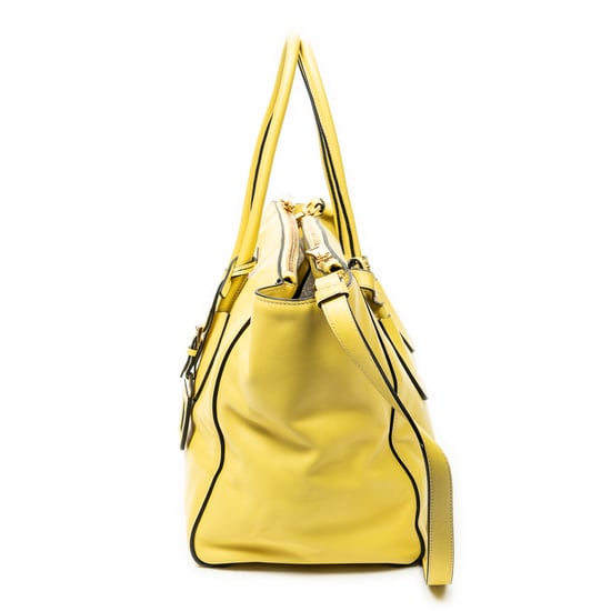 Prada Twin Pocket Double Handle Tote  en  amarillo Cuero de ternero - Image 3
