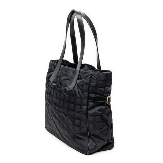 Chanel New Travel Line Zip Shopping Tote en negro Lienzo - Image 2