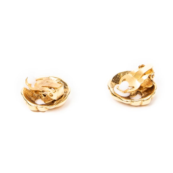 Chanel CC Round Clip On Earrings en oro Acero inoxidable sin níquel - Image 2