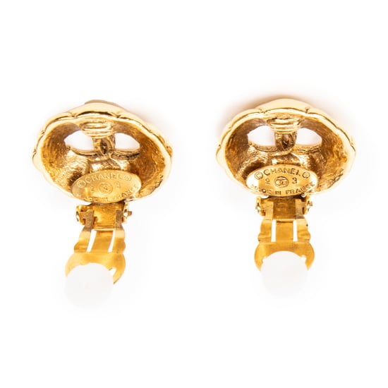 Chanel CC Round Clip On Earrings en oro Acero inoxidable sin níquel - Image 3