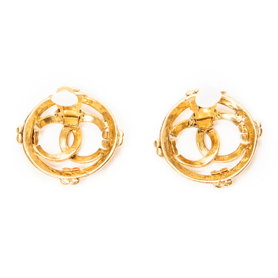 Chanel CC Round Clip On Earrings en oro Acero inoxidable sin níquel - Image 3