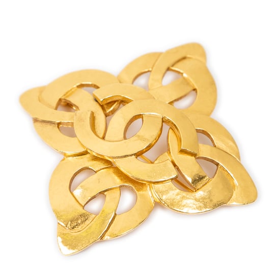 Chanel CC Quatrefoil Knot Brooch Pin en oro Acero inoxidable sin níquel - Image 1