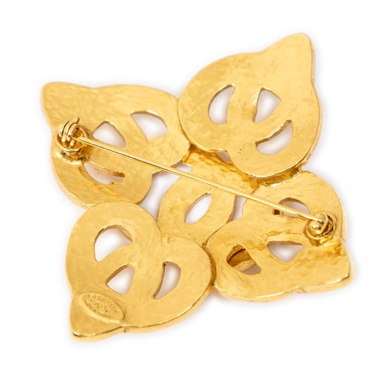 Chanel CC Quatrefoil Knot Brooch Pin en oro Acero inoxidable sin níquel - Image 2