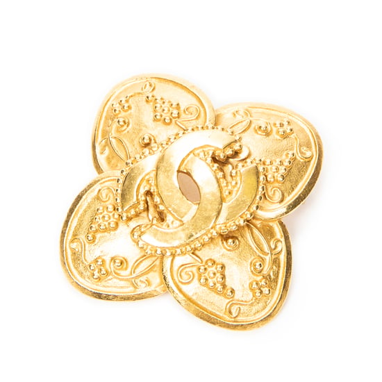 Chanel CC Clover Brooch en oro Acero inoxidable sin níquel - Image 1