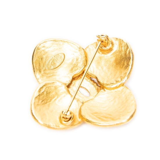 Chanel CC Clover Brooch en oro Acero inoxidable sin níquel - Image 2
