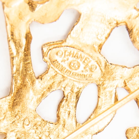 Chanel CC Brooch  en  oro Acero inoxidable sin níquel - Image 3
