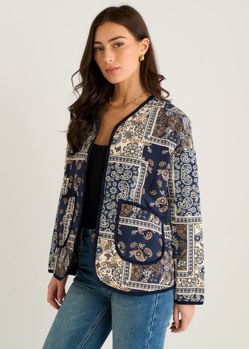 Chaqueta acolchada ligera de viscosa con estampado de azulejos Paisley en azul marino - Image 3