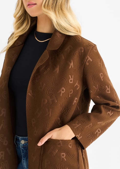 Chaqueta ligera de color chocolate con relieve de borde a borde - Image 2
