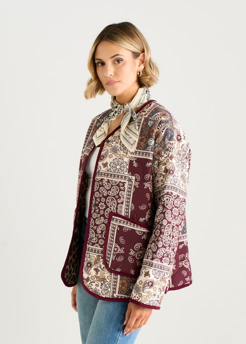 Chaqueta acolchada ligera de viscosa con estampado de azulejos Paisley en color burdeos - Image 3