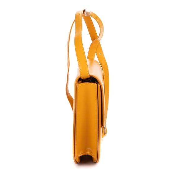 Celine Medium Classic Box Medium en  amarillo Cuero de ternero - Image 4