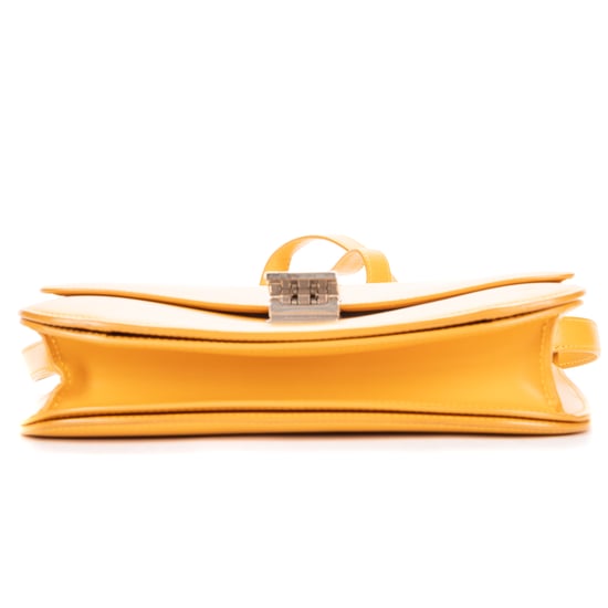 Celine Medium Classic Box Medium en  amarillo Cuero de ternero - Image 6