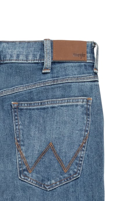 Wrangler Greensboro Regular Mid Stone Jeans - Image 4