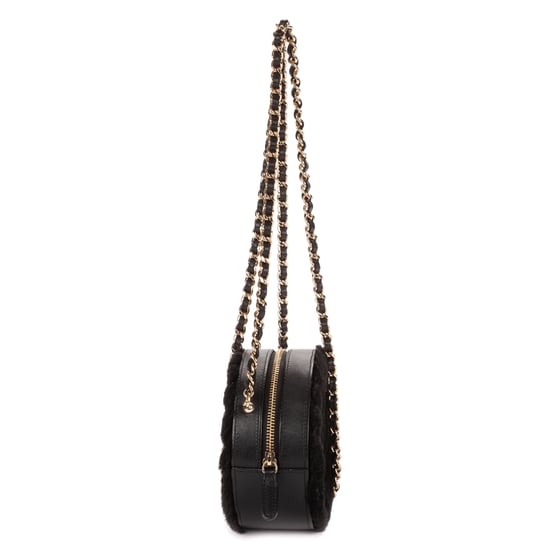 Chanel CC Shearling Chevron Round Crossbody  en  negro Cuero de ternero - Image 4